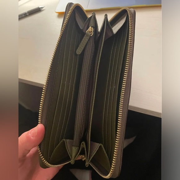 Michael Kors AUTHENTIC Olive Wallet - zip closure, gold accents - Picture 3 of 5